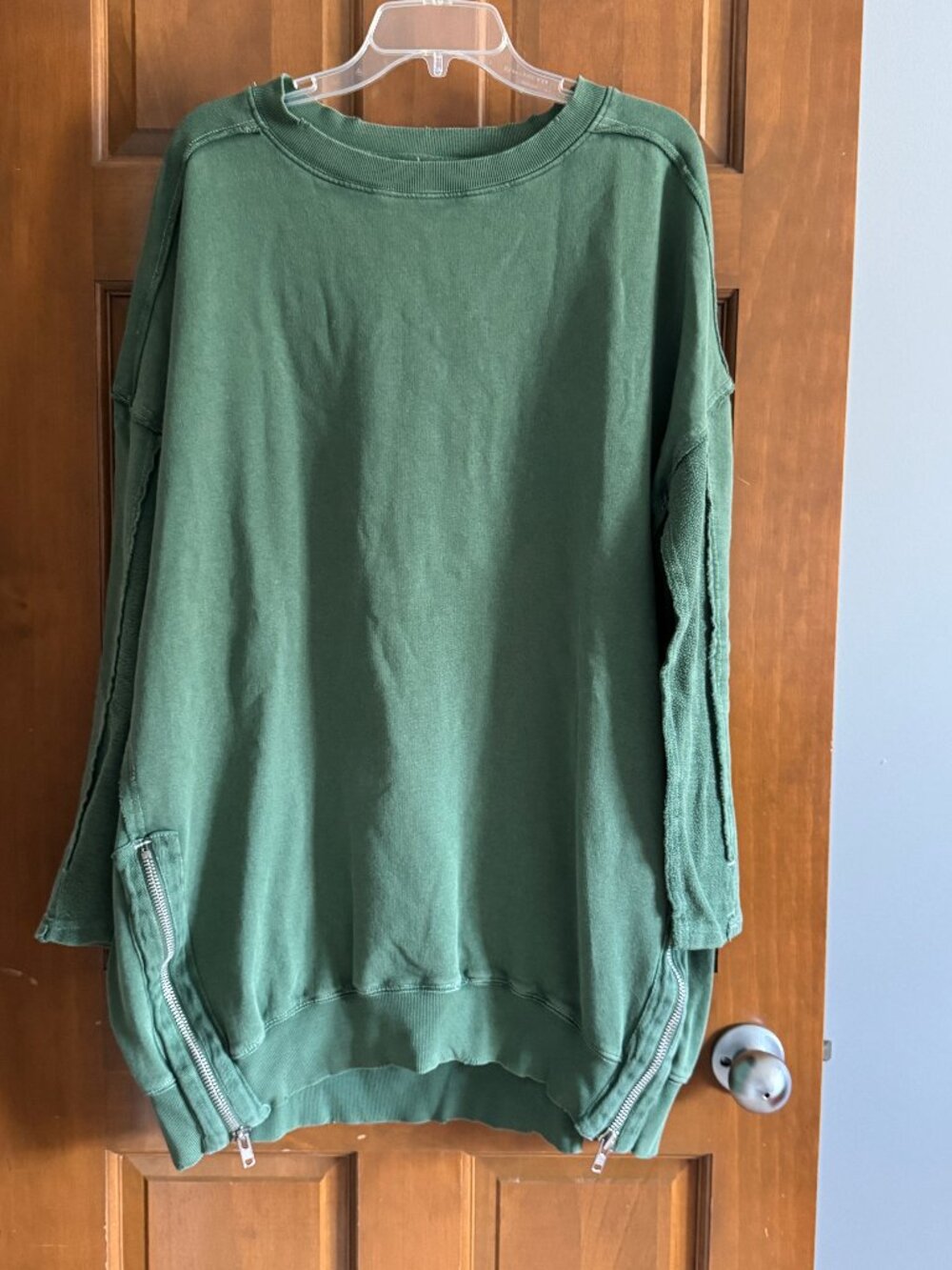 Free People Green Oversized High Low Sweatshirt Side Zip Thumb Holes - Picture 2 of 10
